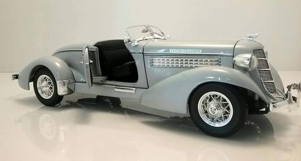 Haze Gray 1/18 Diecast Model Car C270
