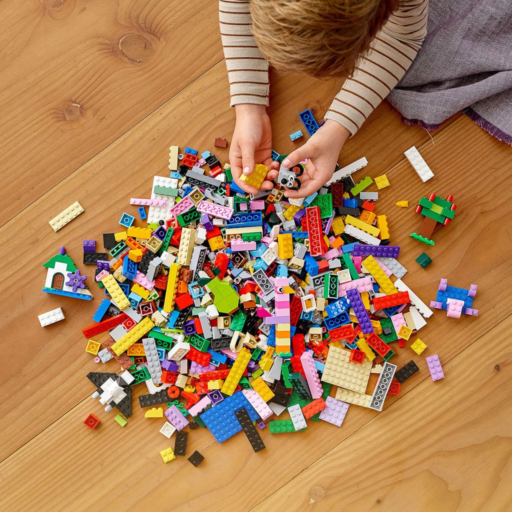 Creative Building Bricks 1,200 Pieces Building Toy Set L880281