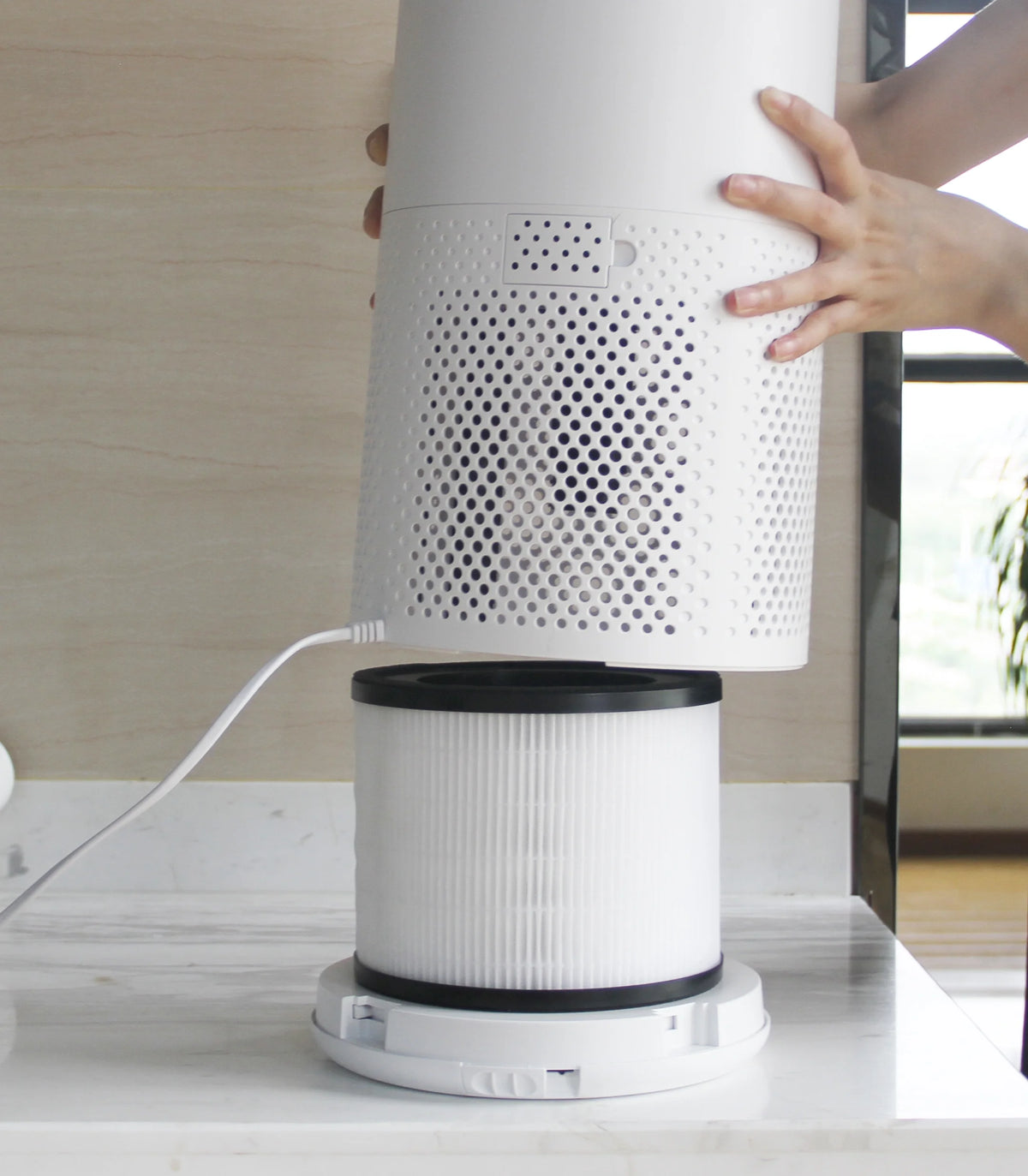 White True HEPA Tower Air Purifier with UV Light G739