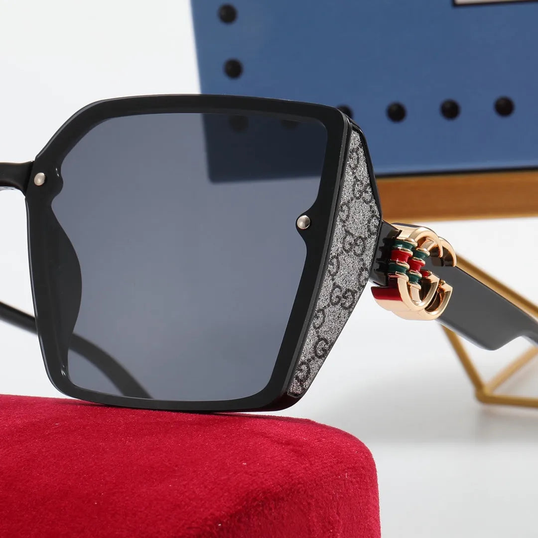 Green and Red Polarized Sunglasses D5036