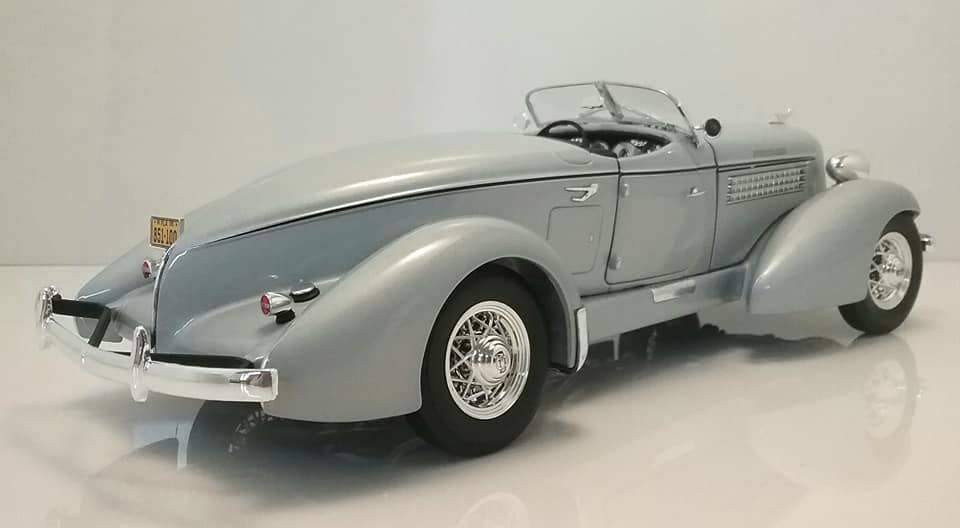 Haze Gray 1/18 Diecast Model Car C270